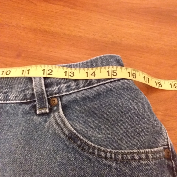 Distressed shorts with white patche - Picture 5 of 9